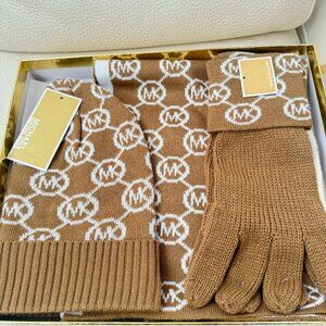 NEW & BOXED MICHAEL KORS LOGO SCARF HAT GLOVE SET CAMEL WHITE